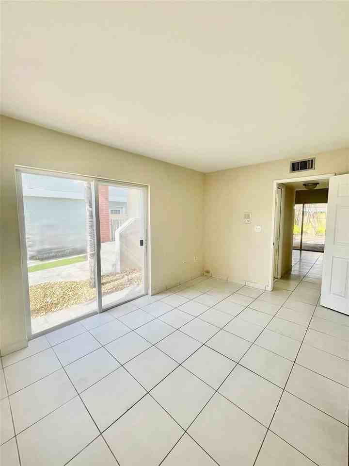 922 Nw 106th Avenue Cir - Photo 6 of 8