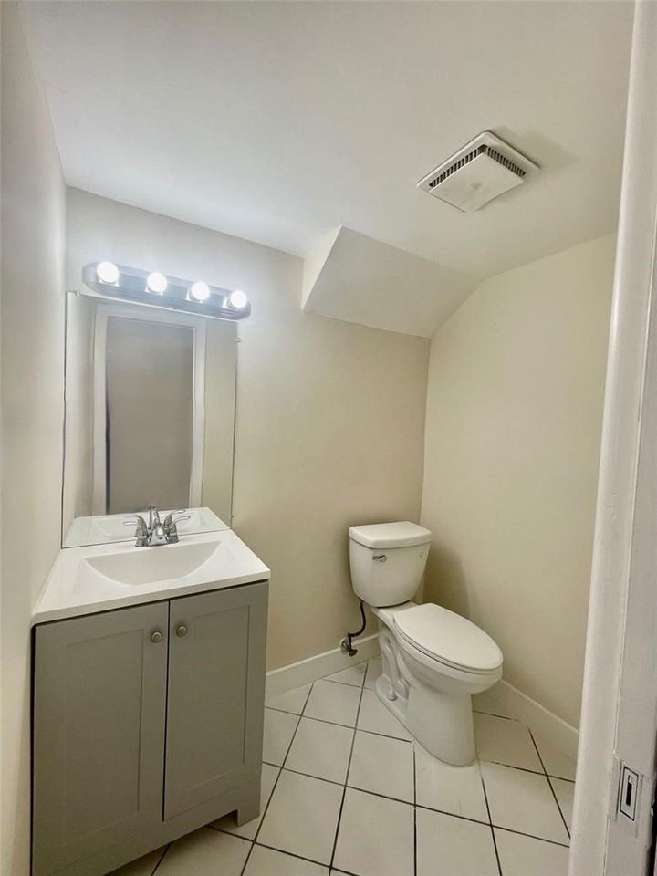 922 Nw 106th Avenue Cir - Photo 7 of 8