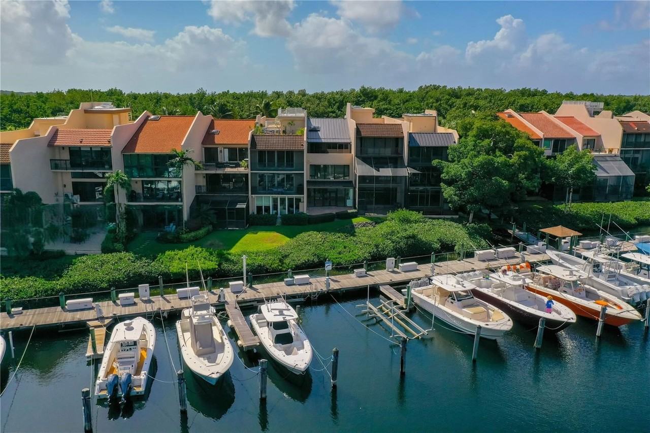 5990 Paradise Point Dr - Photo 3 of 8