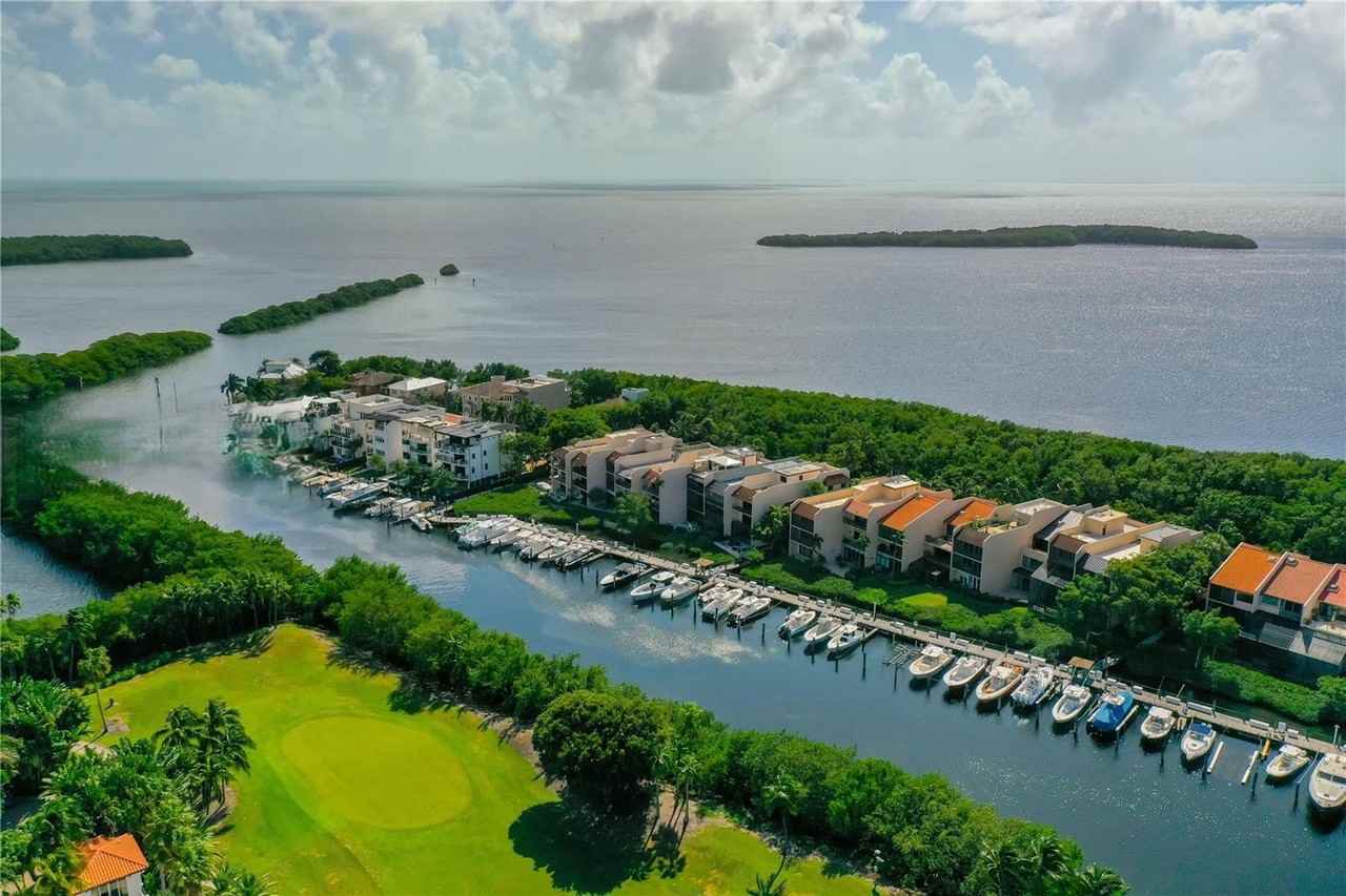 5990 Paradise Point Dr - Photo 4 of 8