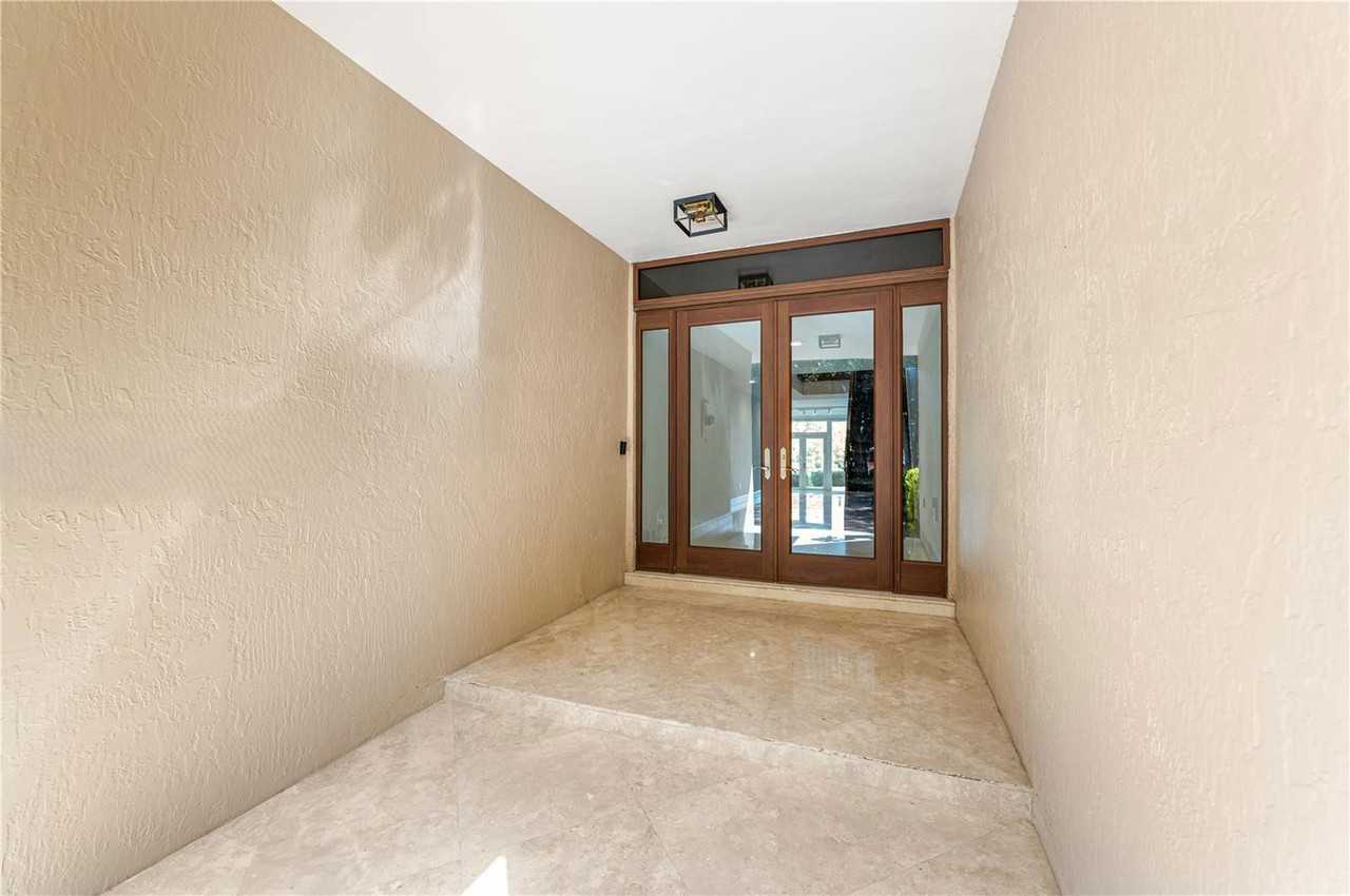 5990 Paradise Point Dr - Photo 5 of 8