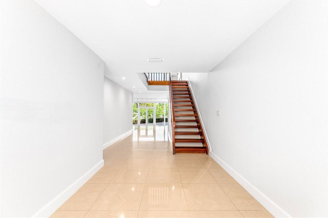 5990 Paradise Point Dr - Photo 7 of 8