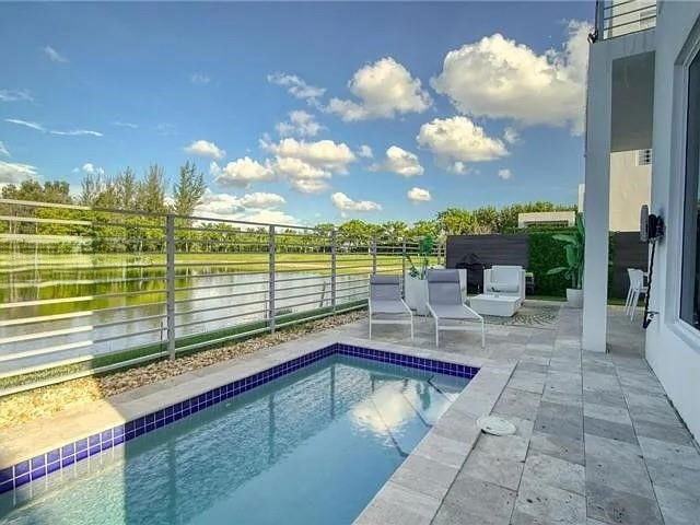 6755 Northwest 103rd Place - Photo 2 of 8