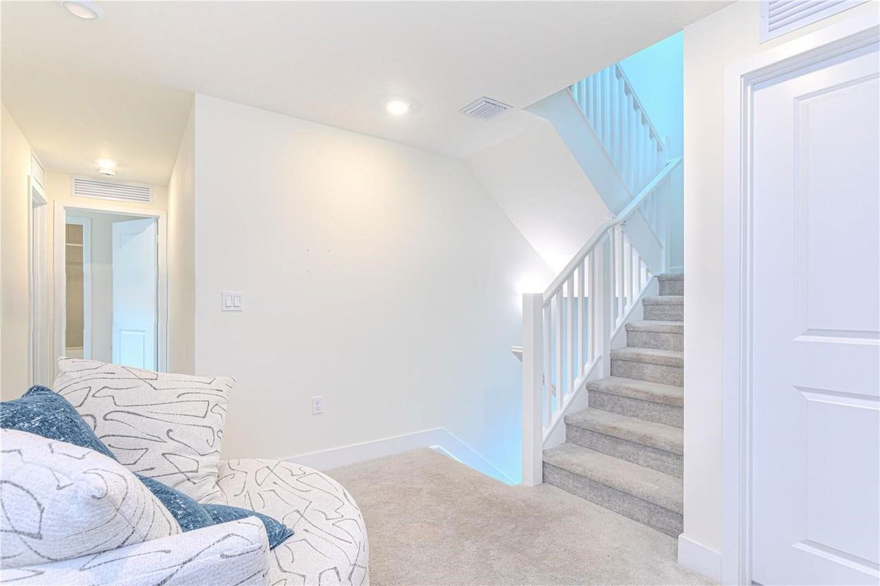 4260 Nw 82nd Ave - Photo 7 of 8