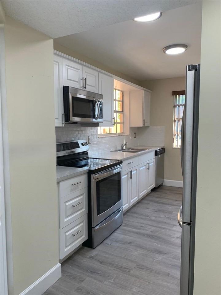 2601 Southeast 19th Court - Photo 7 of 8