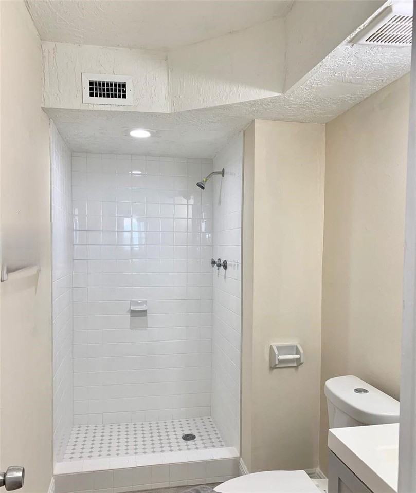 700 Nw 214th St #721 - Photo 6 of 8