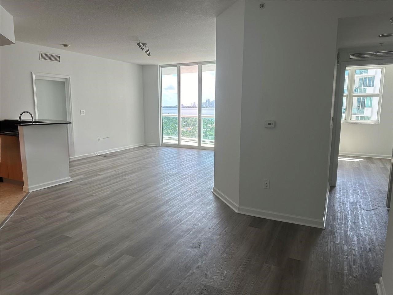 7900 Harbor Island Dr #1404 - Photo 2 of 8