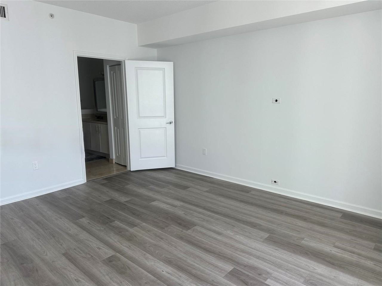 7900 Harbor Island Dr #1404 - Photo 3 of 8