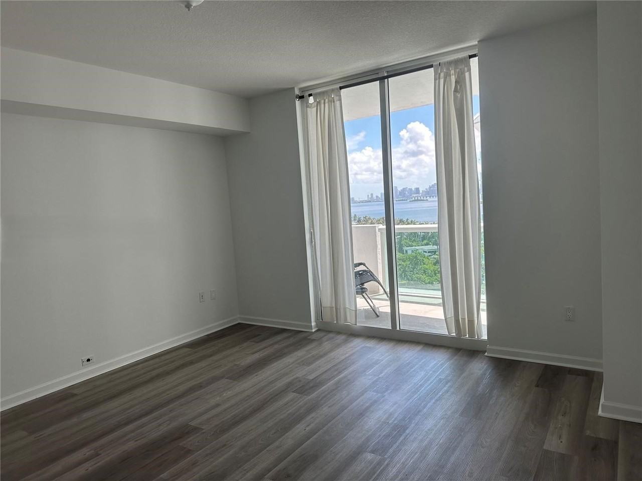 7900 Harbor Island Dr #1404 - Photo 4 of 8