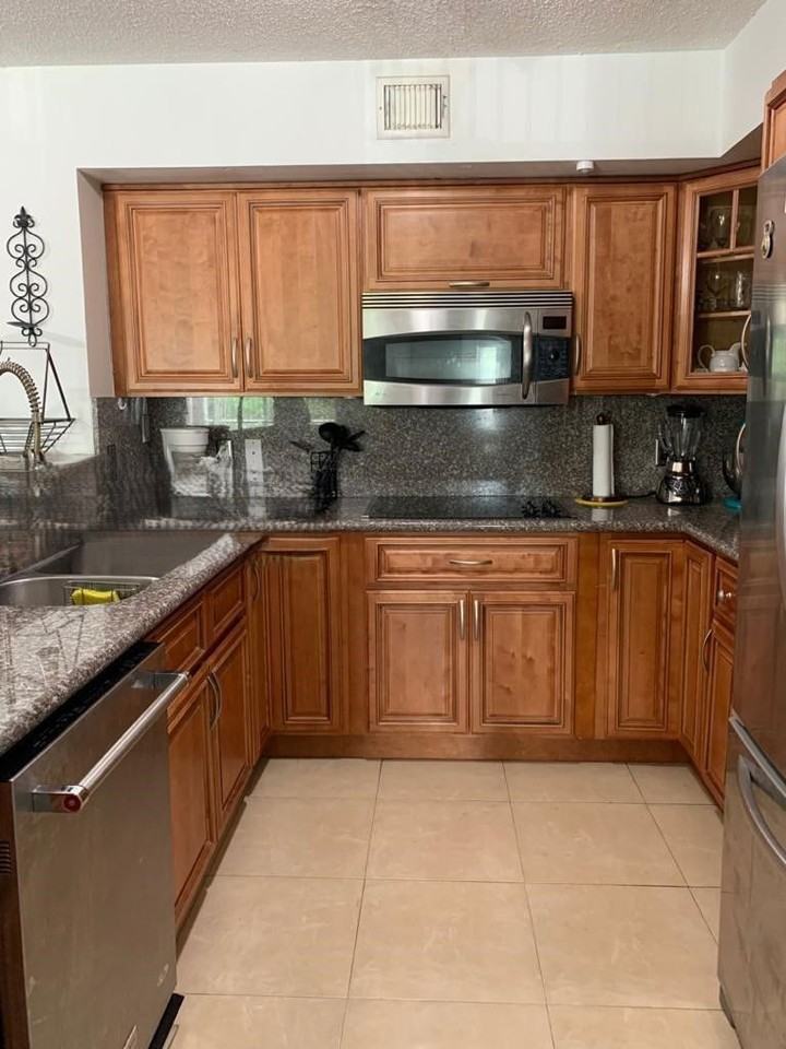 4580 Nw 107th Ave - Photo 5 of 8