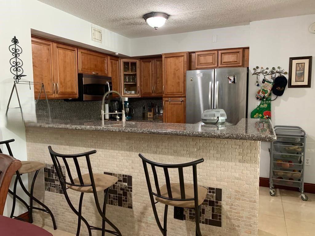 4580 Nw 107th Ave - Photo 6 of 8