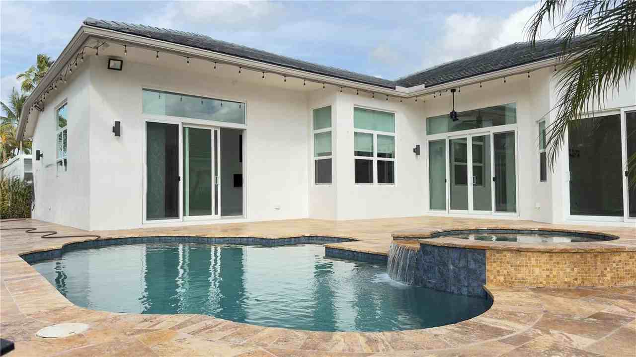 3763 Oak Ridge Cir - Photo 3 of 8