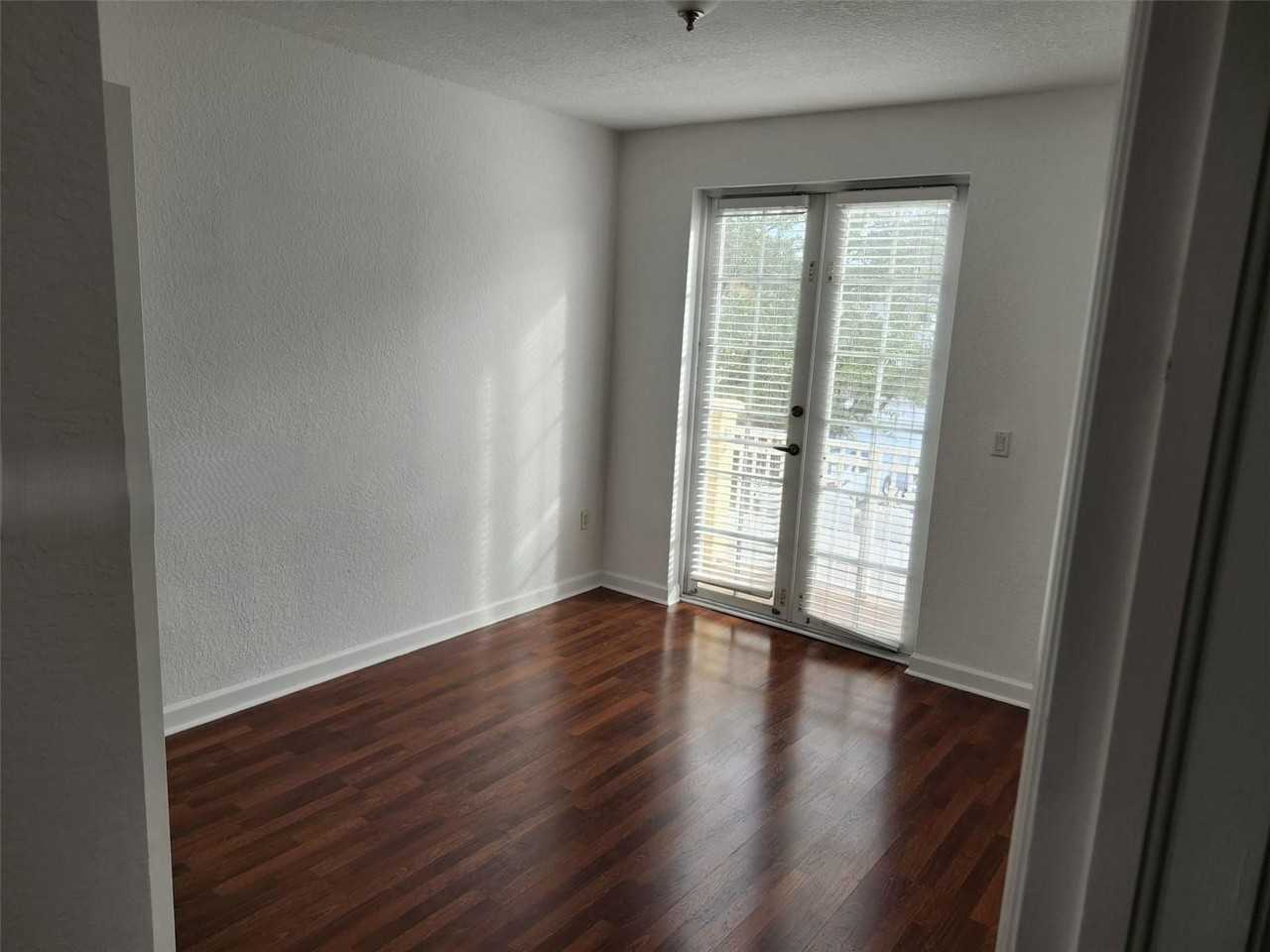 11035 Nw 86th Ter - Photo 5 of 8