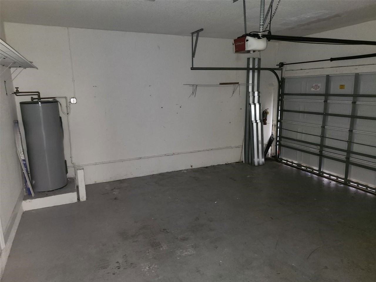 11035 Nw 86th Ter - Photo 7 of 8