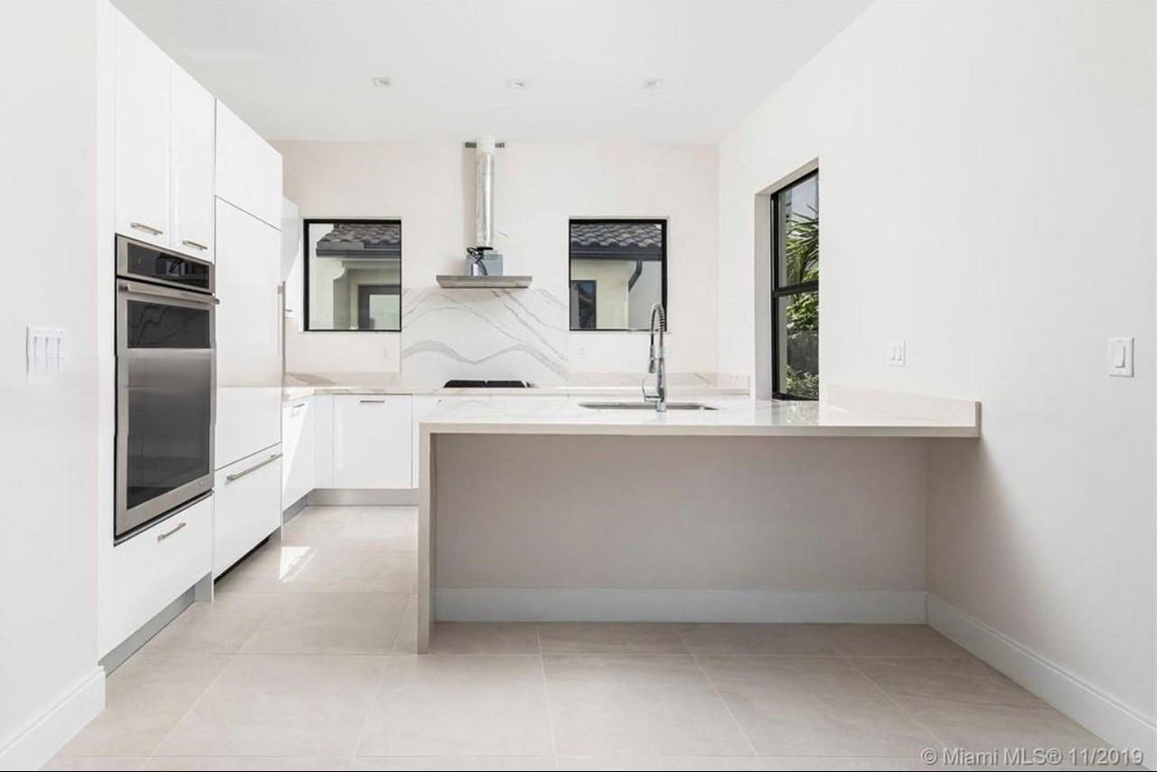 8268 Nw 46th Ter - Photo 3 of 8