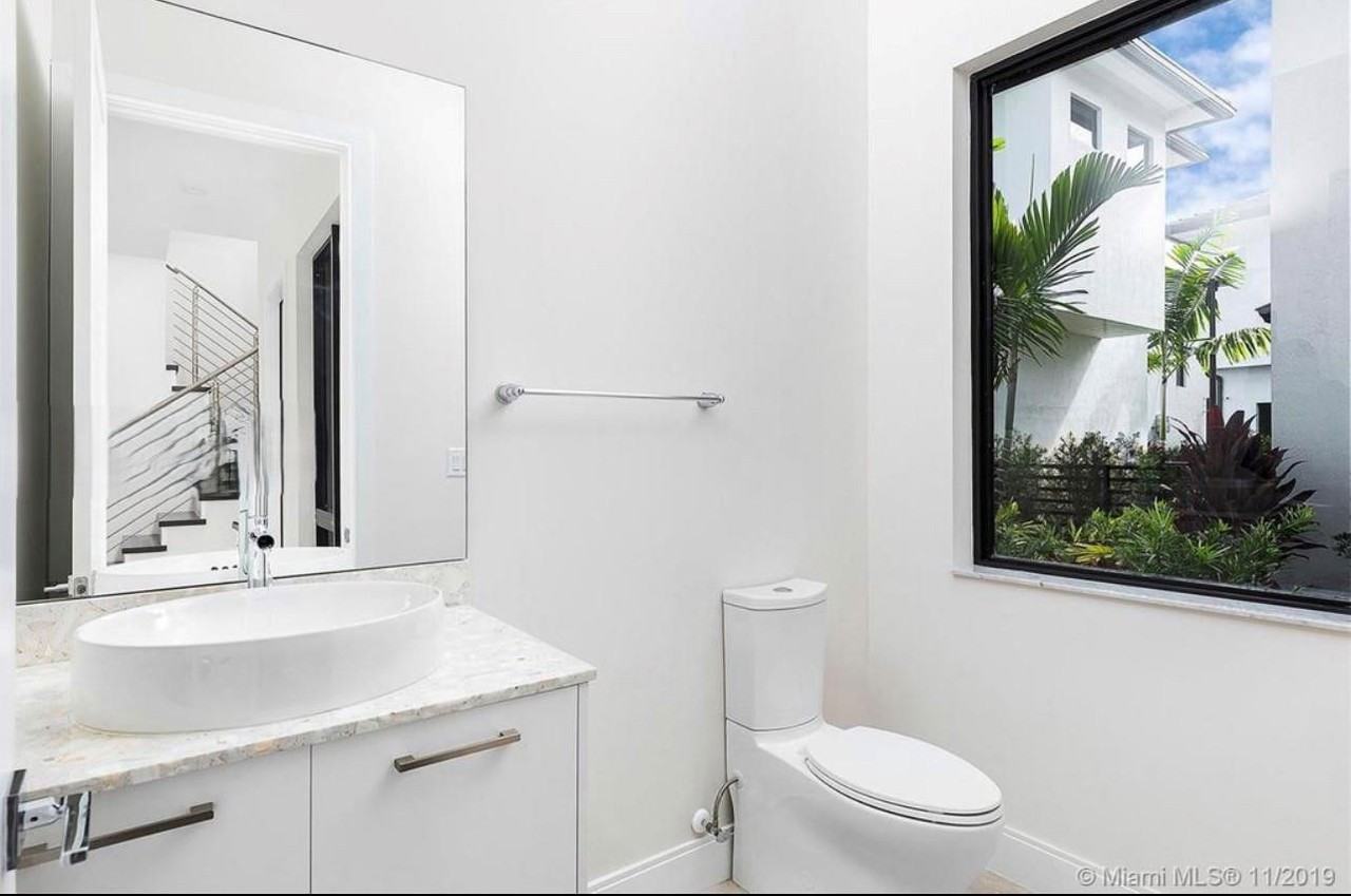 8268 Nw 46th Ter - Photo 4 of 8