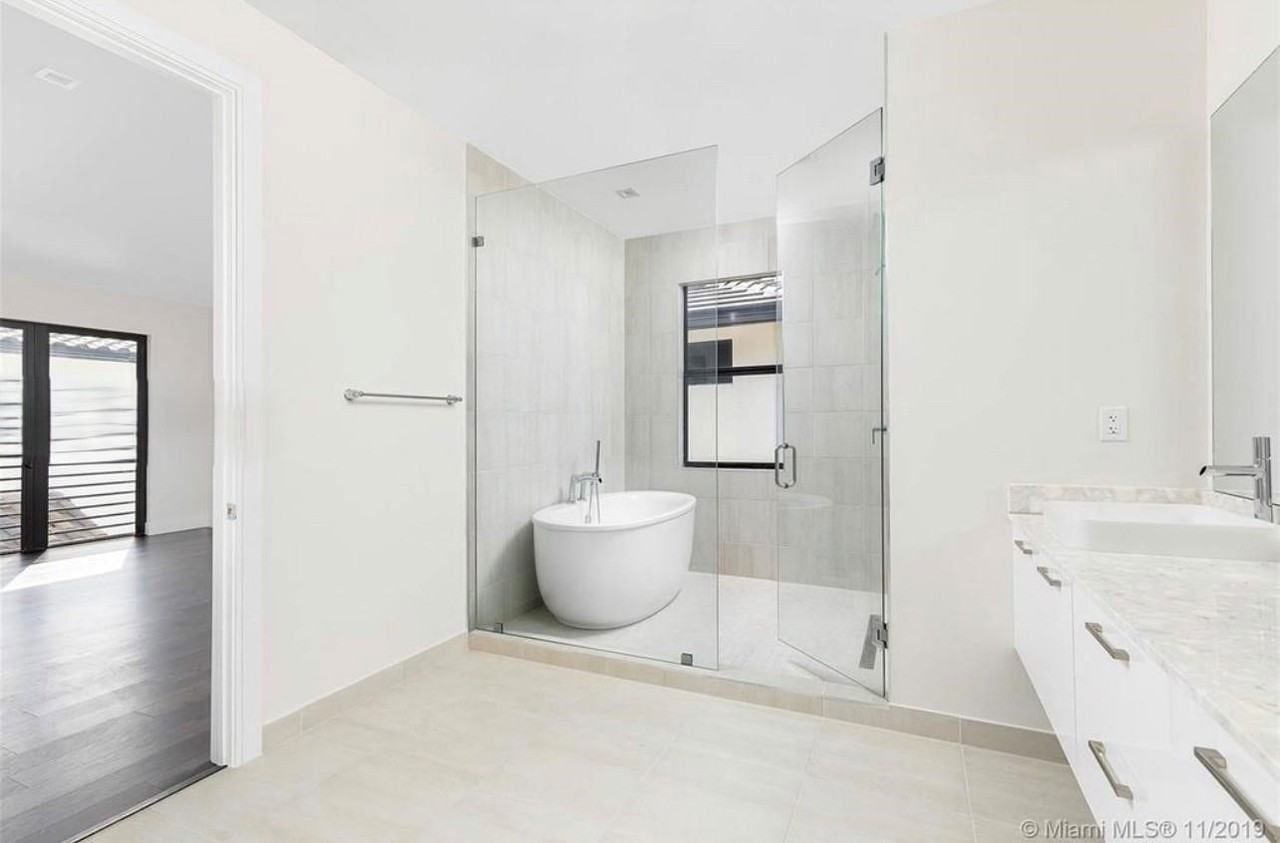 8268 Nw 46th Ter - Photo 7 of 8