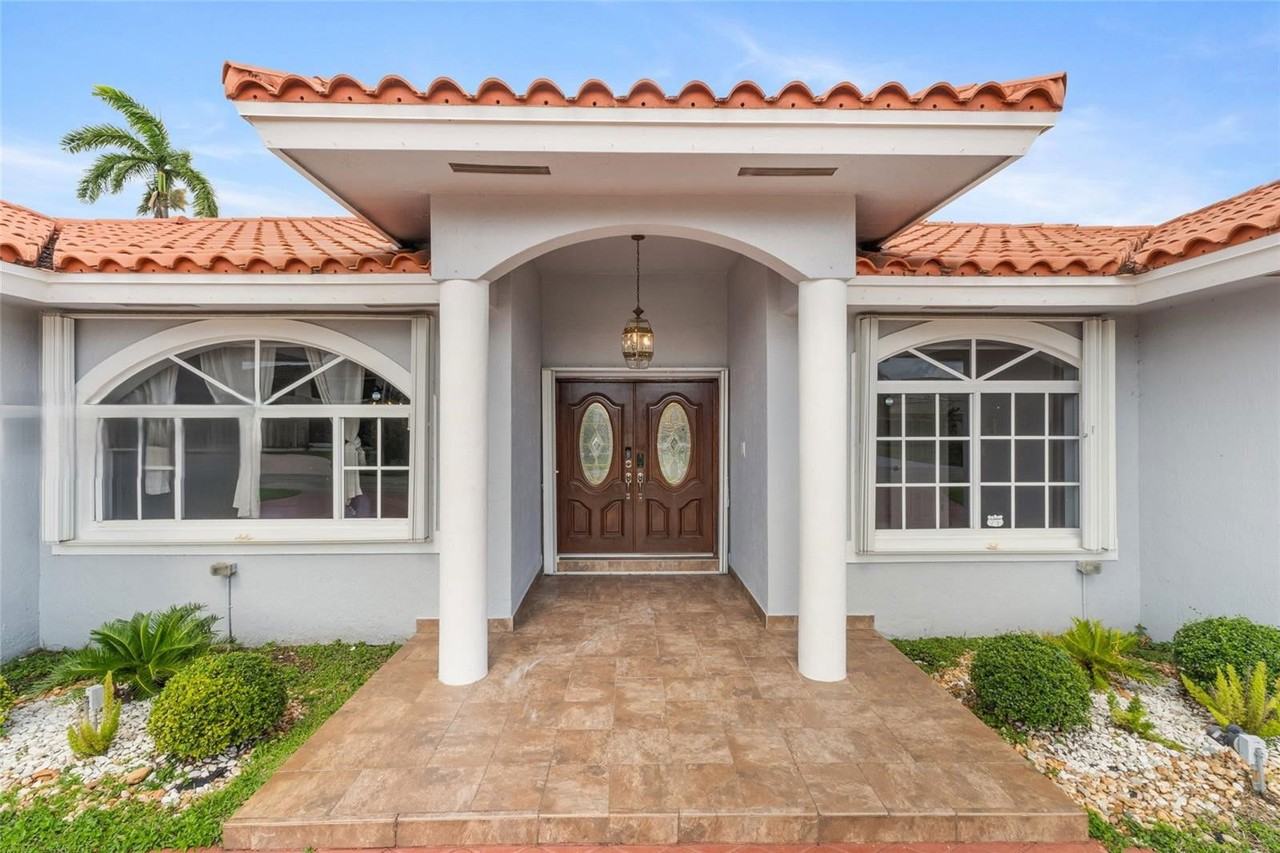 6821 Winged Foot Dr - Photo 2 of 8