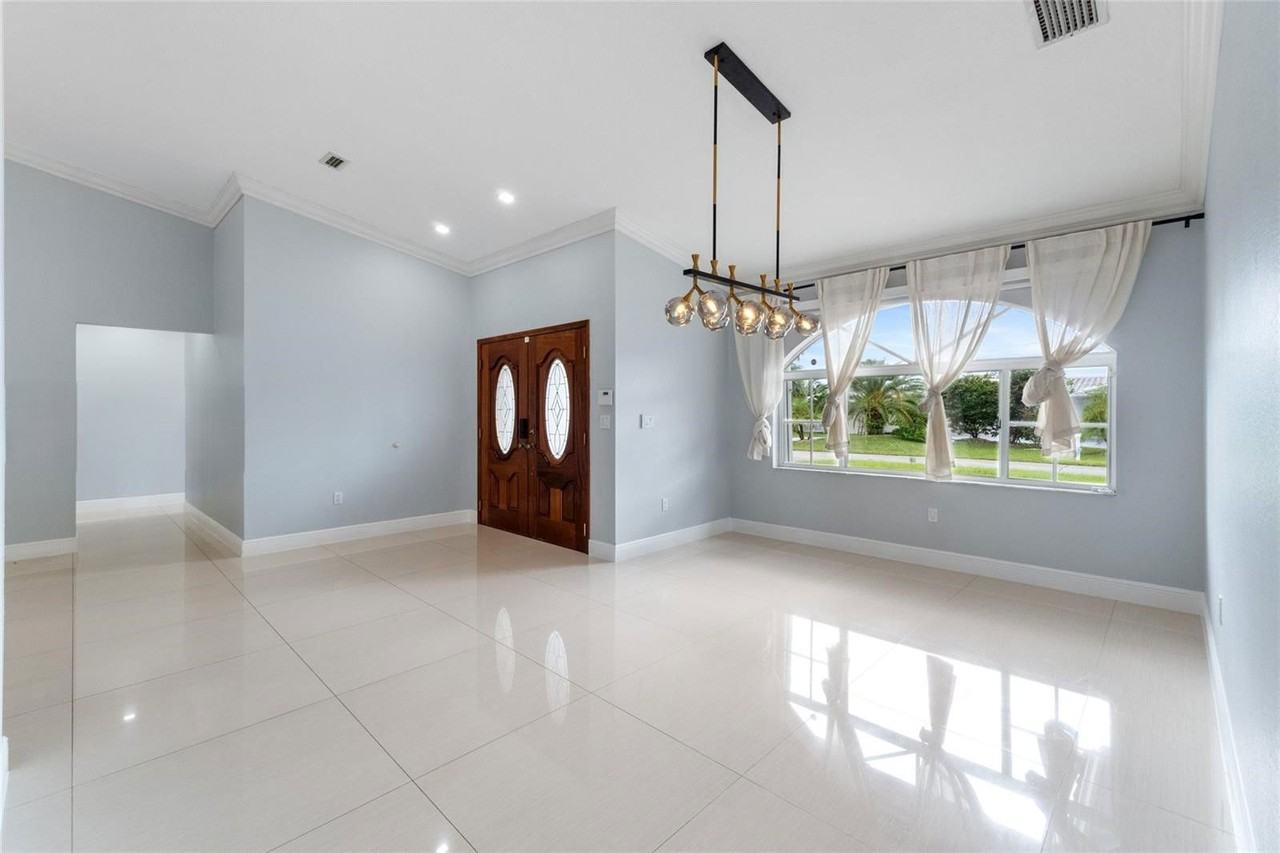 6821 Winged Foot Dr - Photo 3 of 8