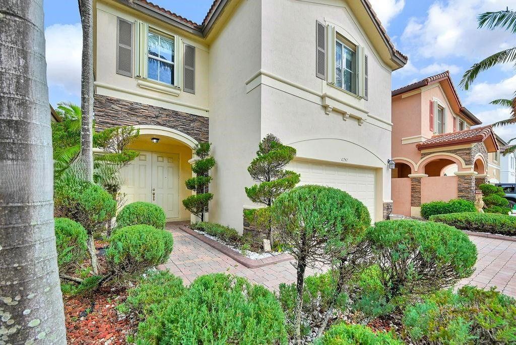 11247 Nw 44th Ter - Photo 2 of 8