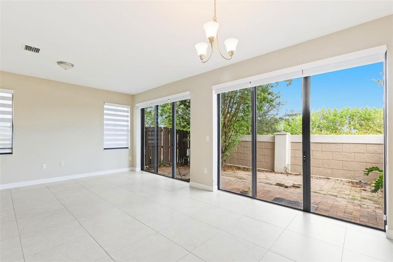 10429 Nw 61st St - Photo 7 of 8