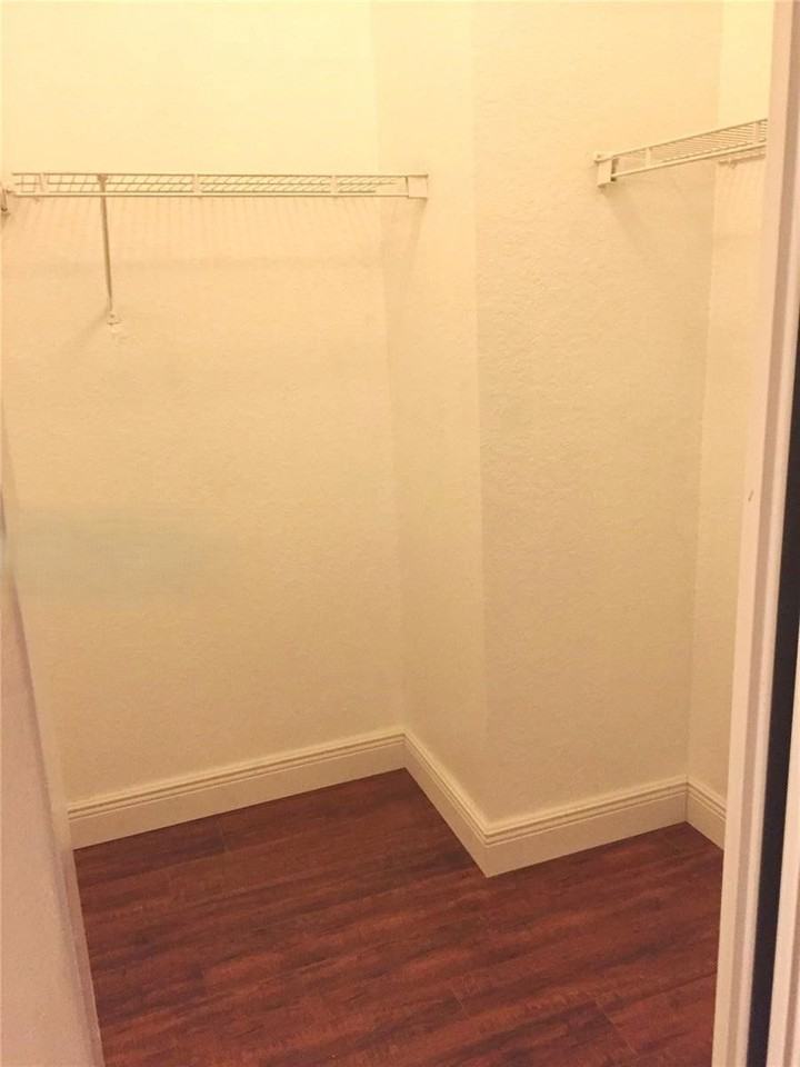 13425 Southwest 122nd Avenue - Photo 5 of 8