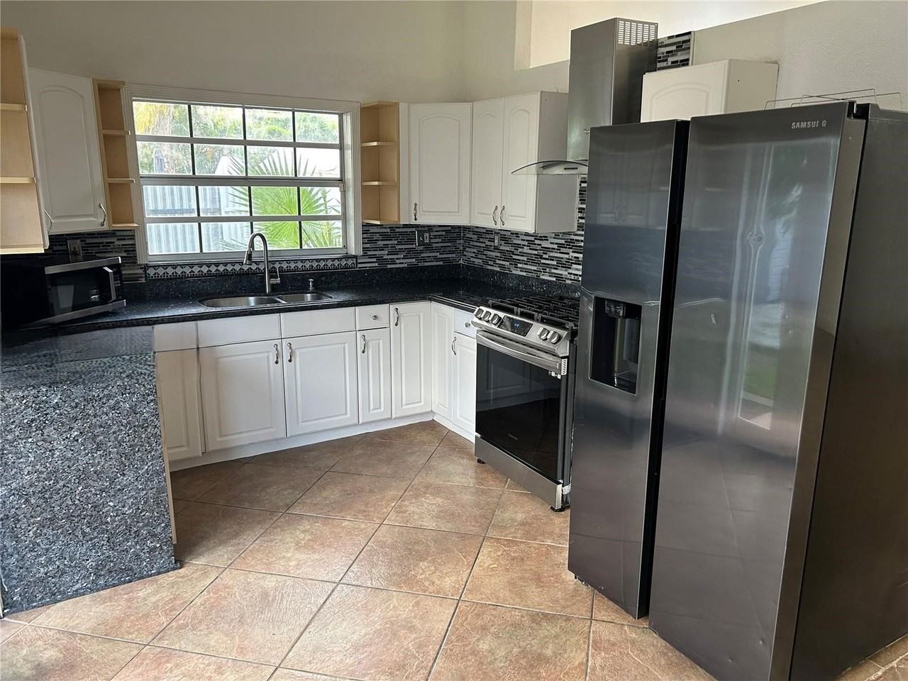 18730 Nw 77th Ct - Photo 3 of 8