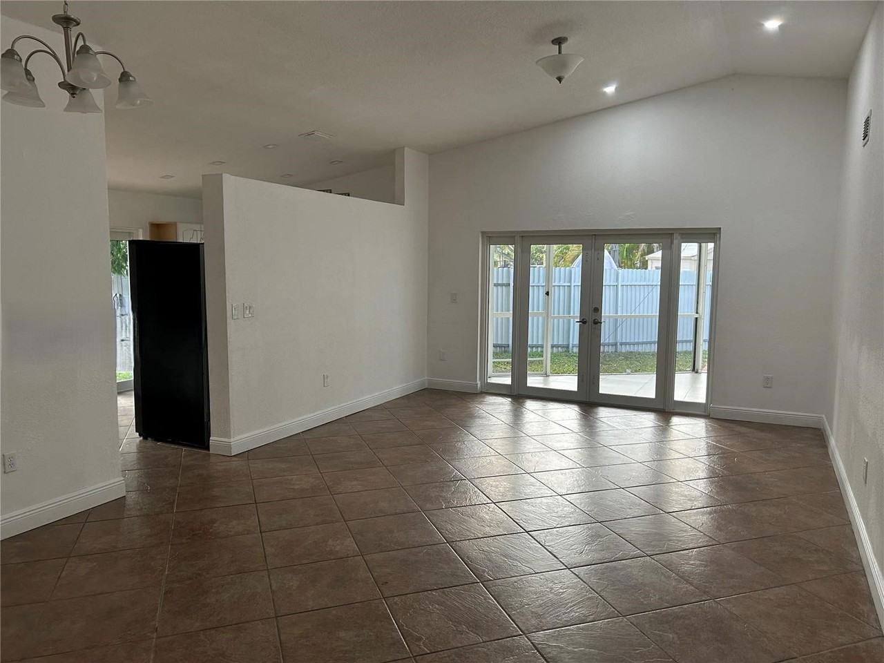 18730 Nw 77th Ct - Photo 4 of 8