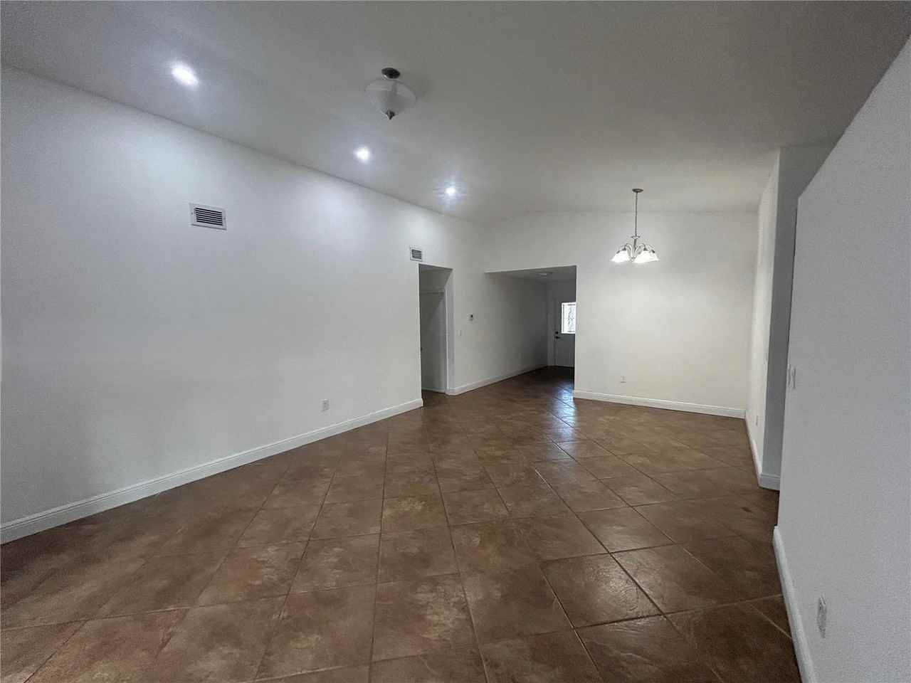 18730 Nw 77th Ct - Photo 5 of 8