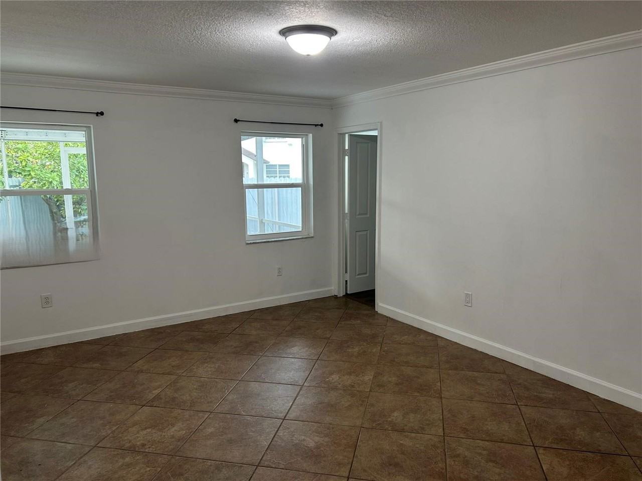 18730 Nw 77th Ct - Photo 7 of 8