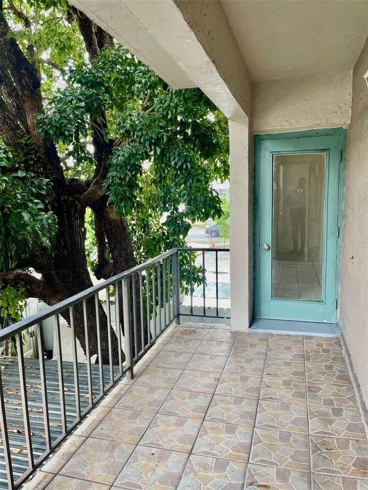 5625 W 20th Ave - Photo 5 of 8