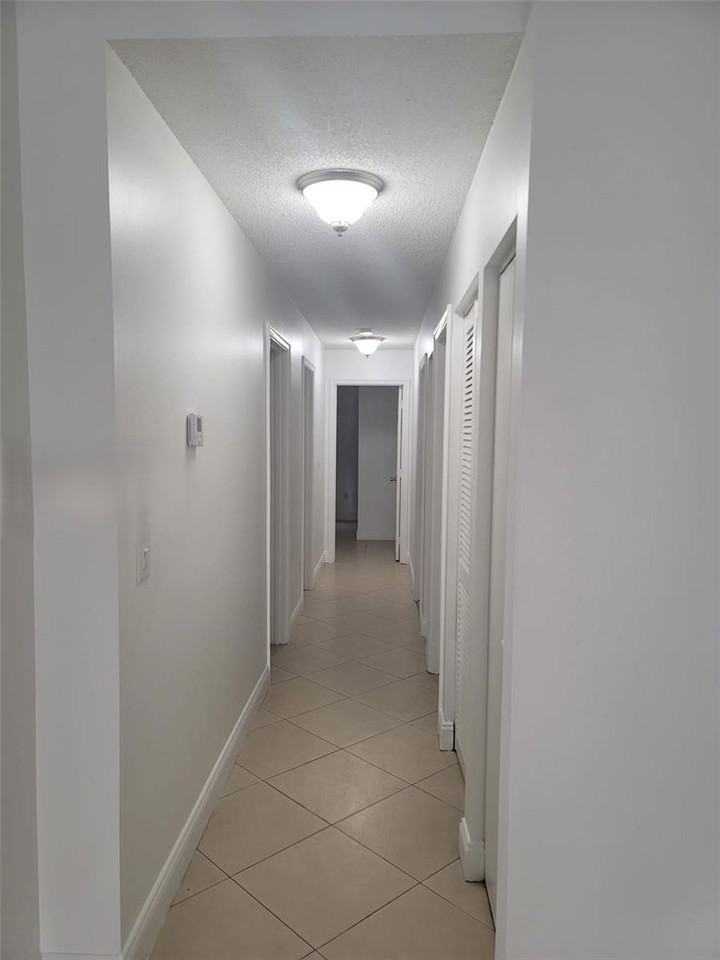 15892 Nw 21st St - Photo 5 of 8