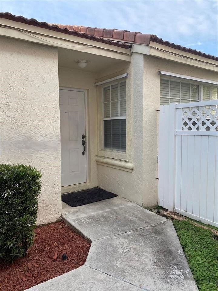 15892 Nw 21st St - Photo 6 of 8