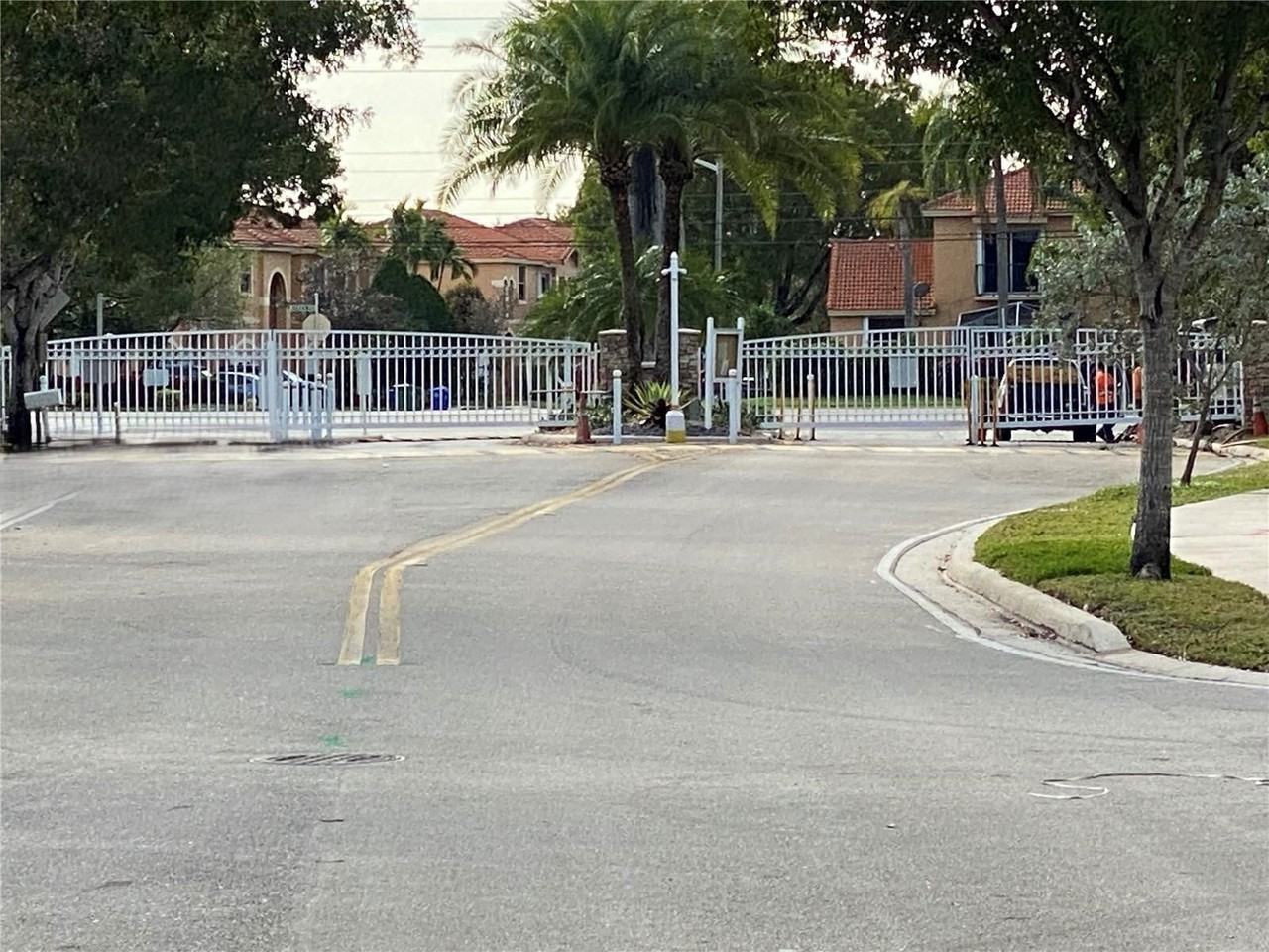 15892 Nw 21st St - Photo 7 of 8