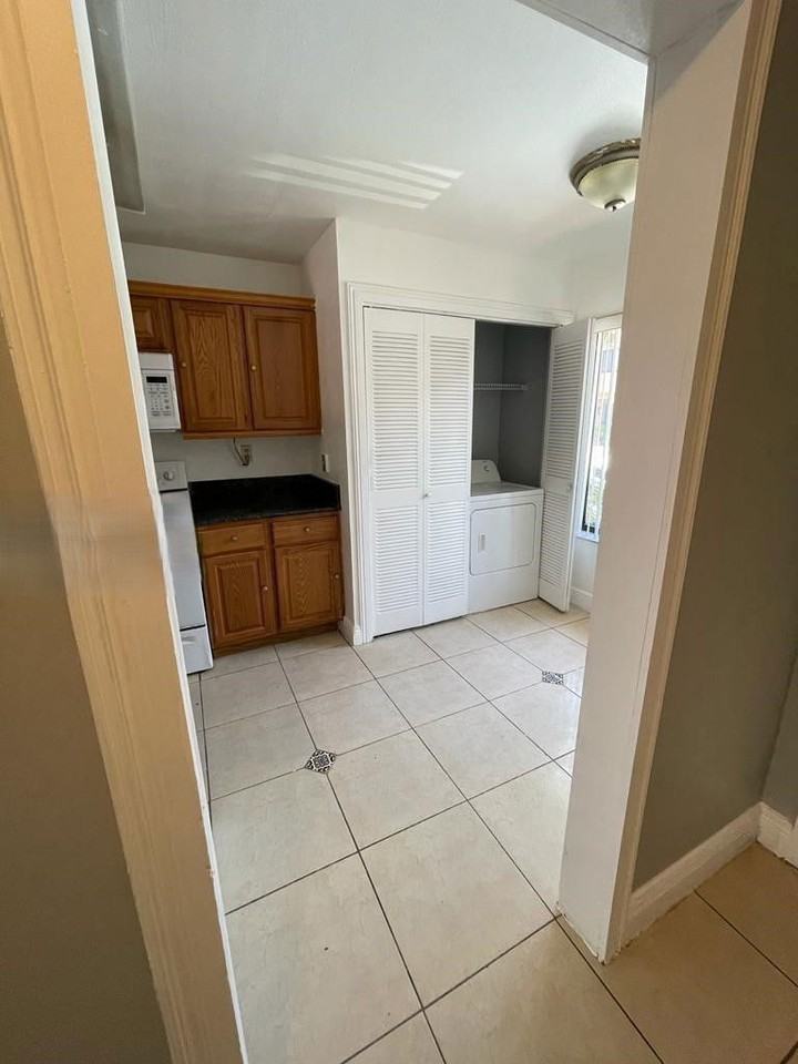 14235 Sw 57th Ln - Photo 2 of 8