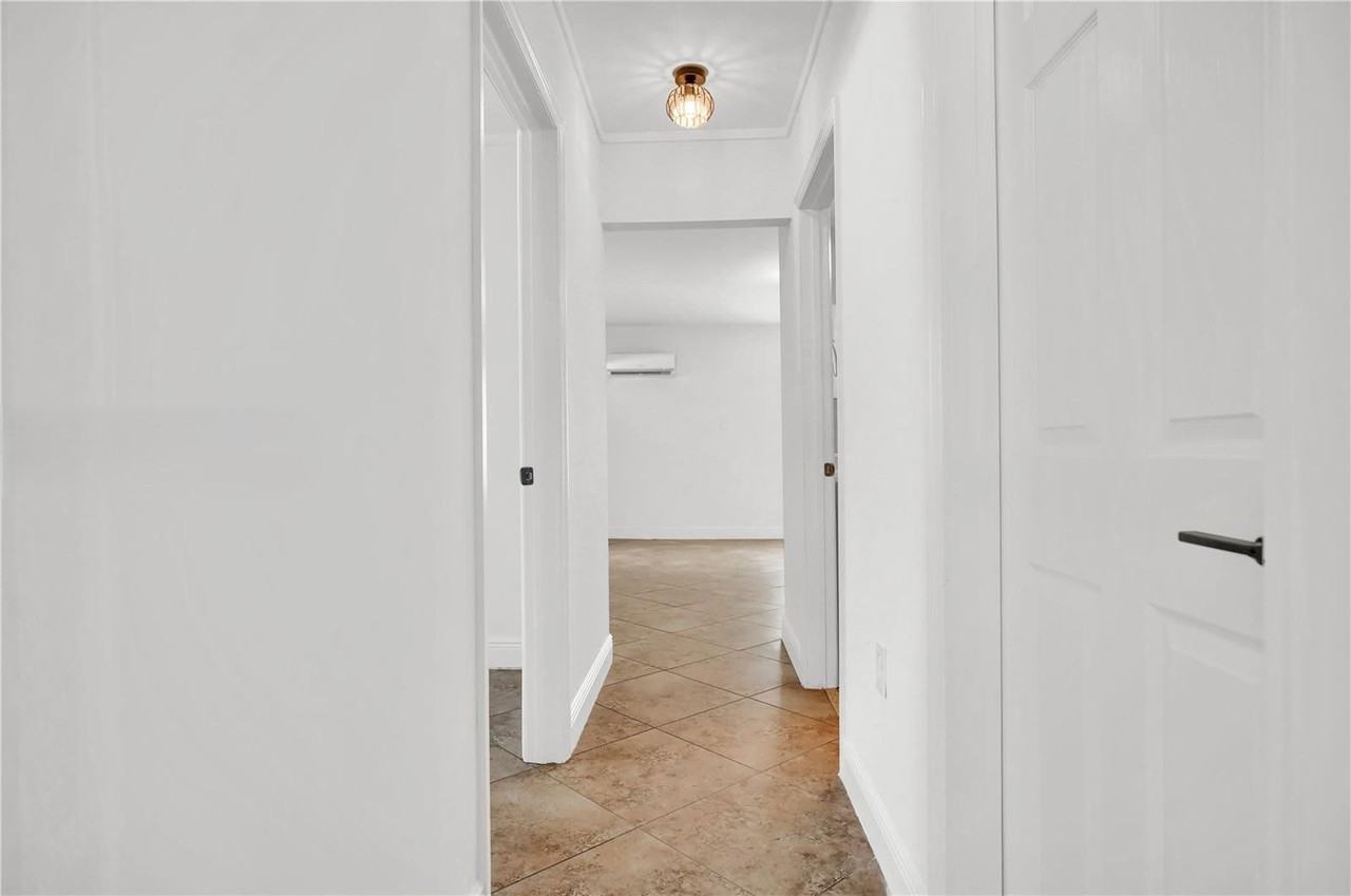 55 Nw 34th St - Photo 6 of 8