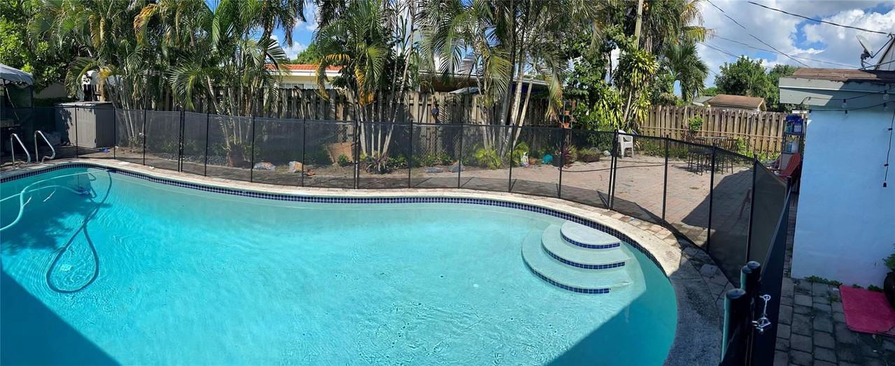 7051 Sw 11th St - Photo 2 of 8