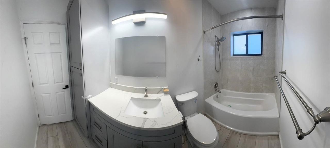 7051 Sw 11th St - Photo 7 of 8