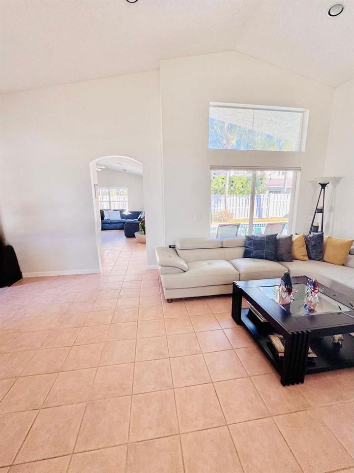 1064 Cedar Falls Dr - Photo 5 of 8