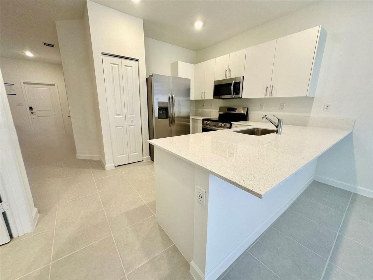 2867 Se 25th Ter - Photo 4 of 8