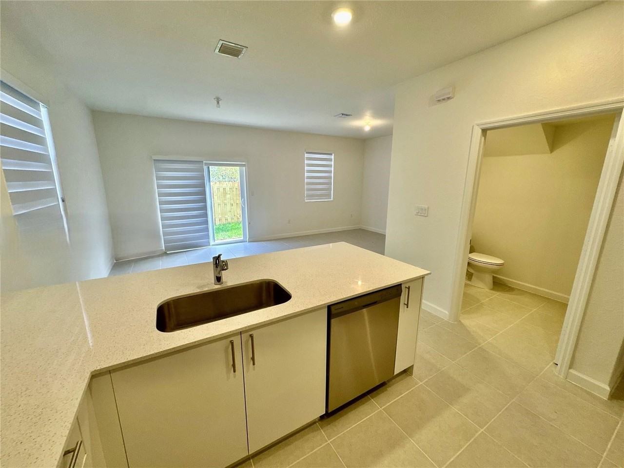 2867 Se 25th Ter - Photo 6 of 8