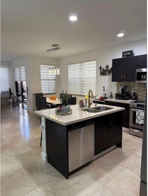 7022 Nw 102nd Pl - Photo 6 of 8