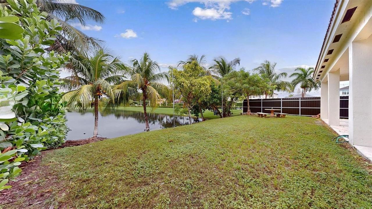 5622 Sw 165th Ct - Photo 3 of 8