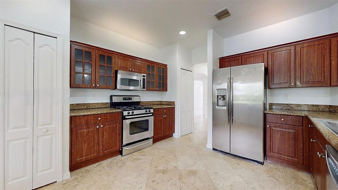 5622 Sw 165th Ct - Photo 5 of 8