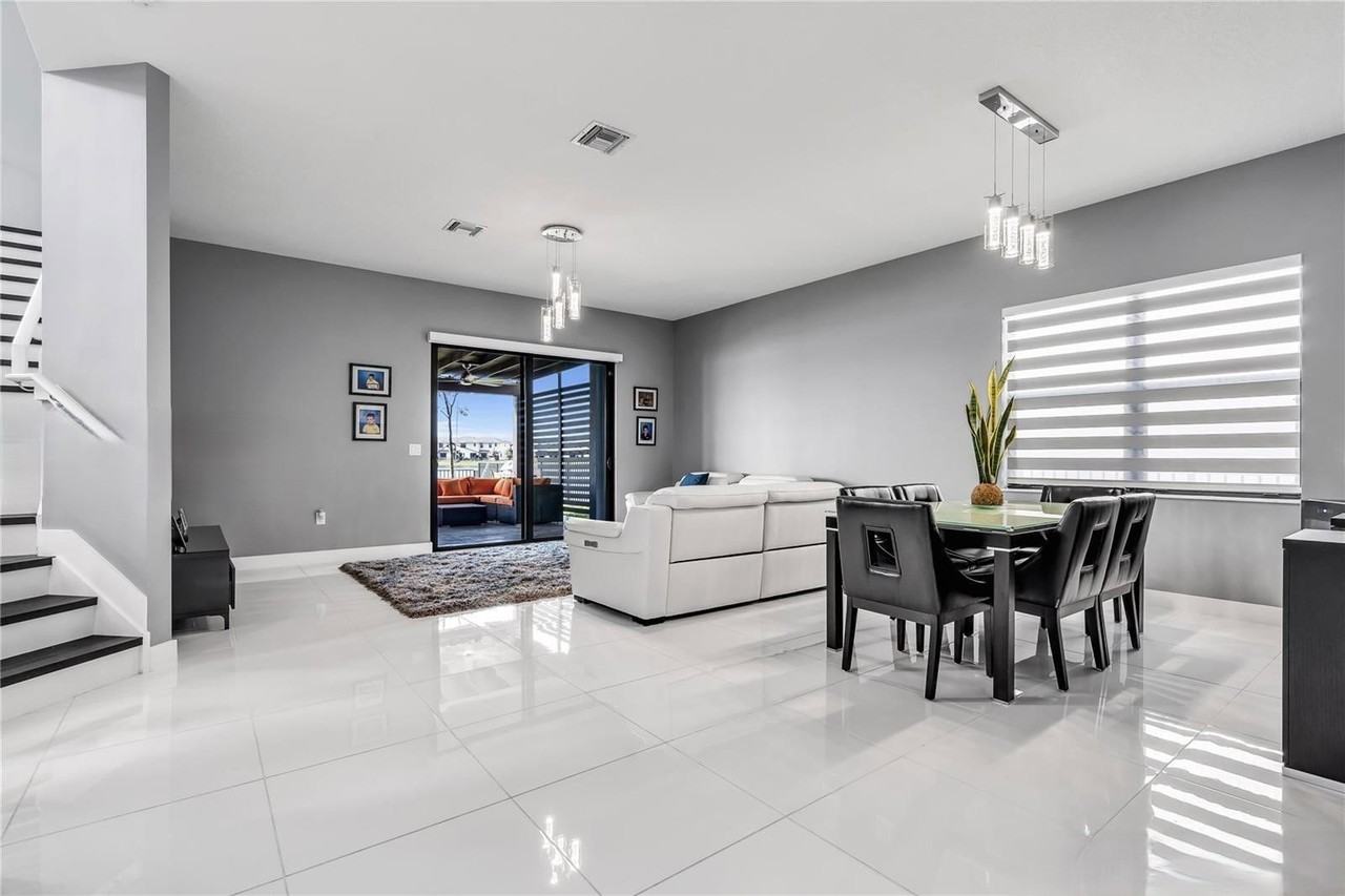 16044 Nw 89th Ct - Photo 3 of 8