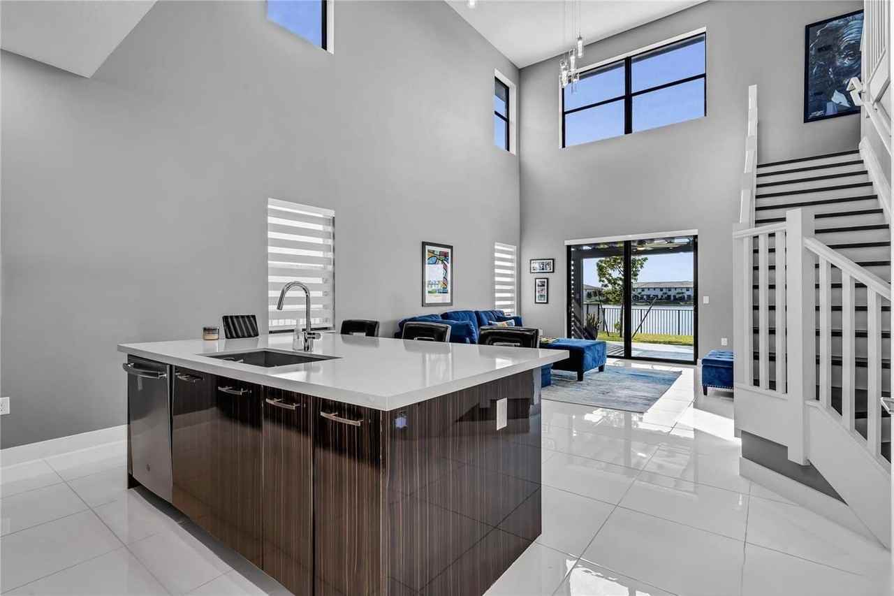 16044 Nw 89th Ct - Photo 4 of 8