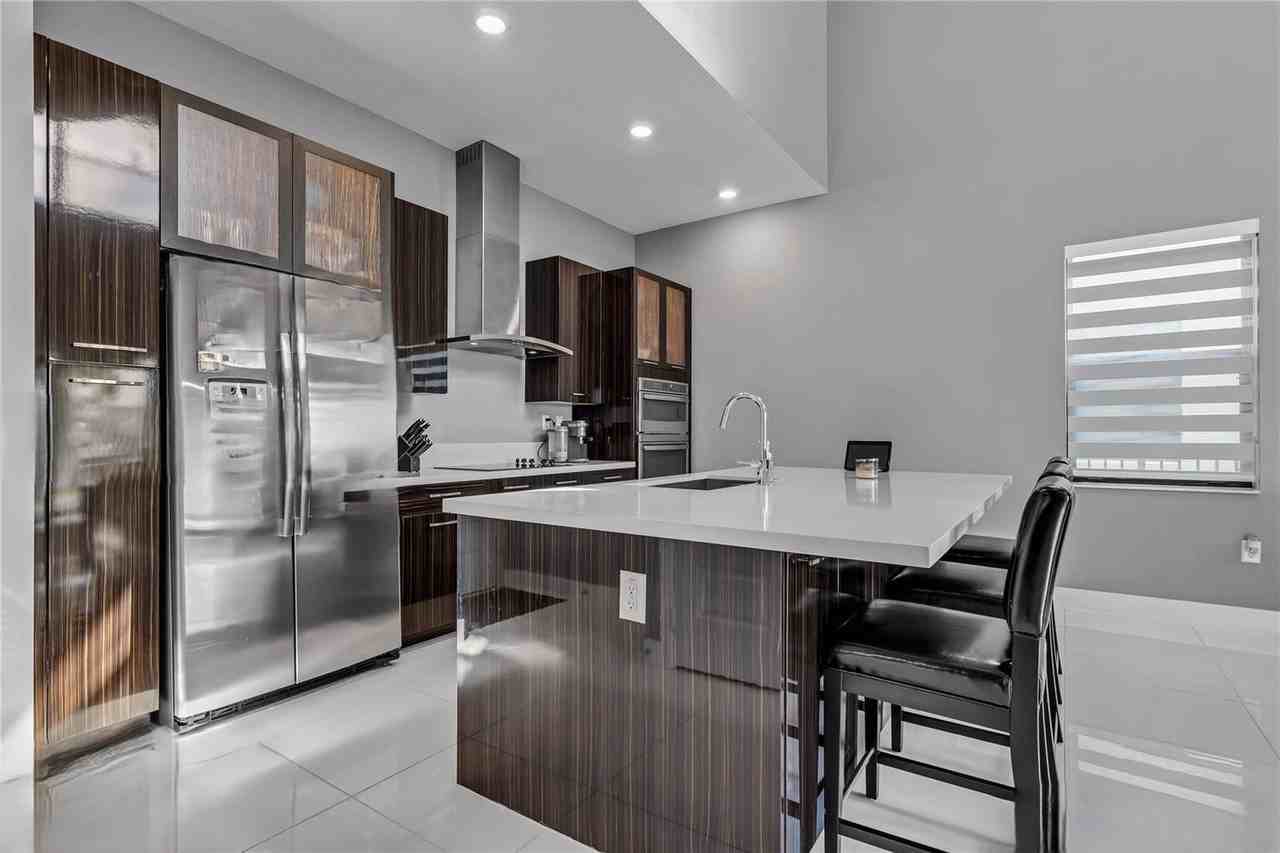 16044 Nw 89th Ct - Photo 5 of 8