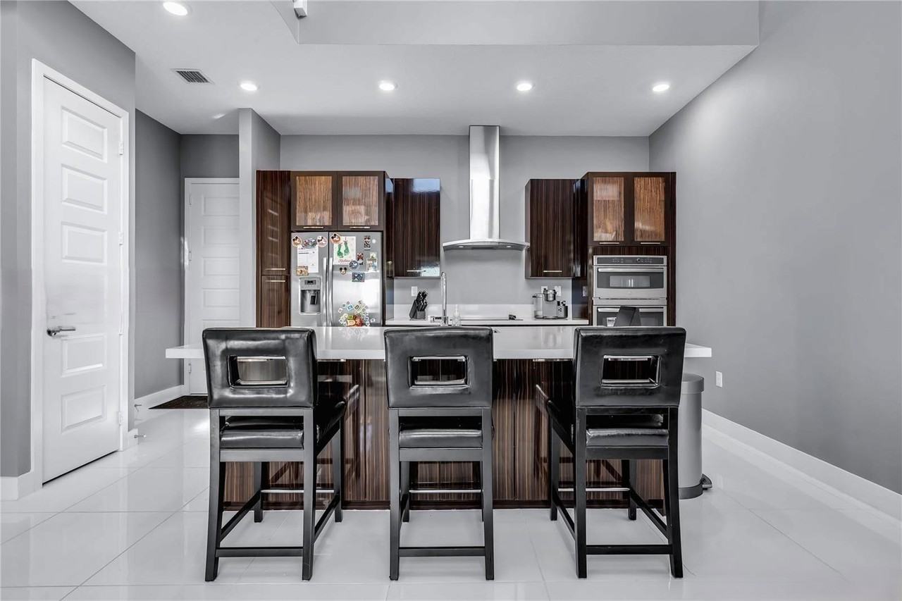 16044 Nw 89th Ct - Photo 6 of 8