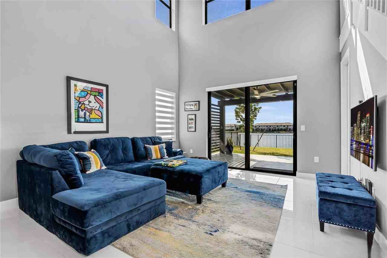 16044 Nw 89th Ct - Photo 7 of 8