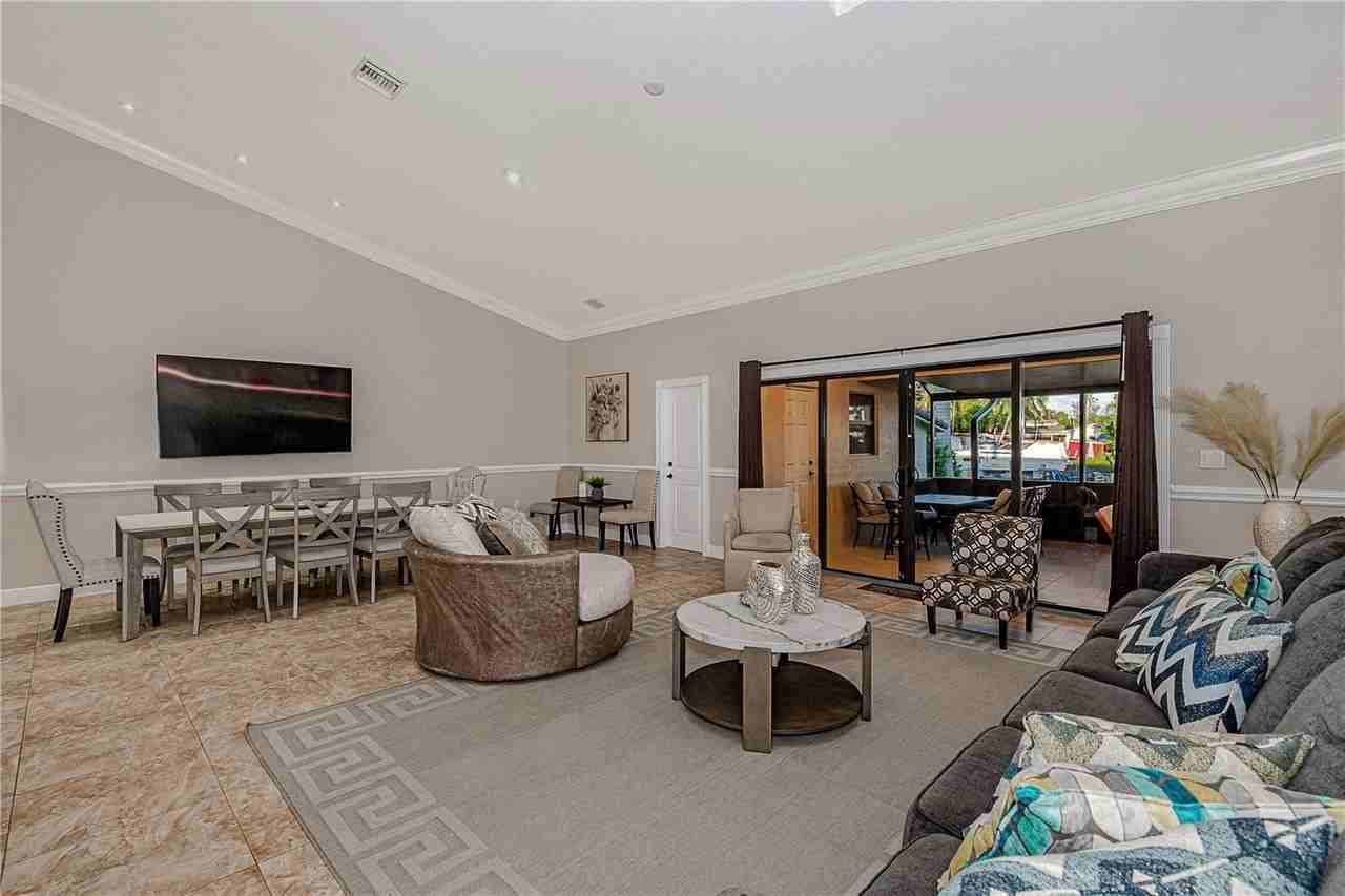 4732 Sw 35th Ave - Photo 4 of 8